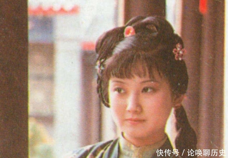 贾宝玉|从博爱到专情,影响贾宝玉的,不是黛玉宝钗,而是个不起眼的丫头