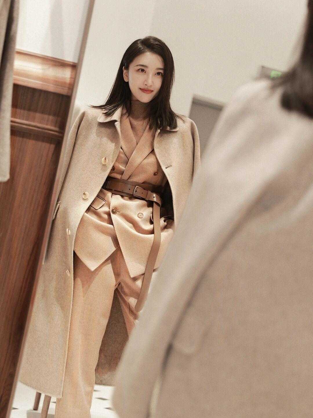 冬天 冬天不想穿羽绒服怎么办?试试毛呢大衣+西装,提升气质又保暖!