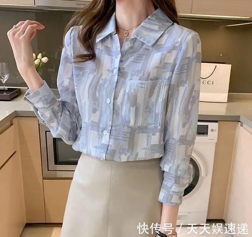 凸显|实在太漂亮，穿搭这几款打底衫，凸显女人时尚大气，塑造优美身形