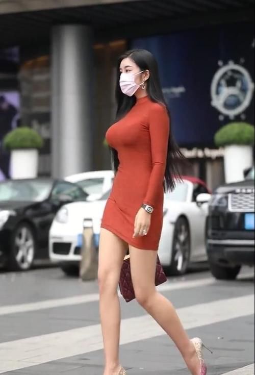 过时|不会过时的短裙造型，简约却不简单，少妇穿上尽显性感身段
