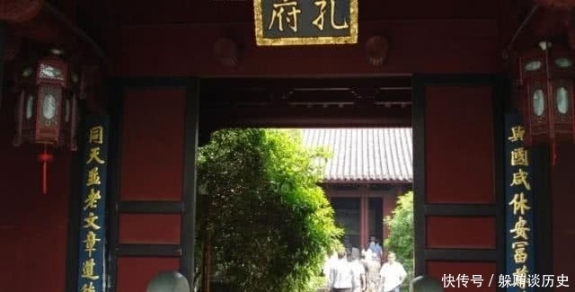 纪晓岚为孔府题对联，里面有2个错字，却被世人夸赞300多年