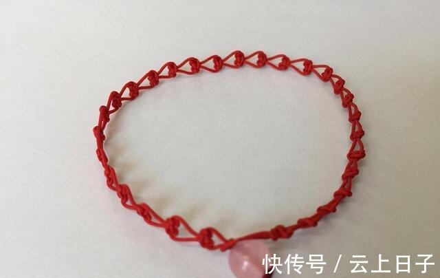绕圈 心形结手链的编法教程,非常简单,只要2个结法就能编出!收藏了!
