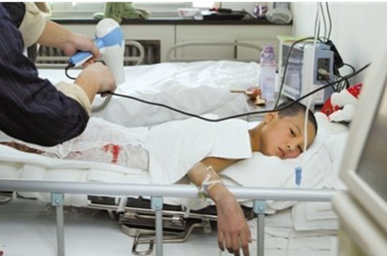 开水|哈市11个月大男婴，被开水从头浇到脚 孩子妈妈：早已皮开肉绽