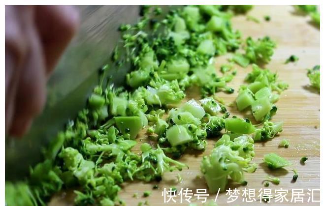 年夜饭|西兰花和这菜一起做，清口味美，一大盘都不够吃，收藏过年用得上