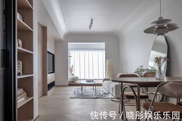 拆除|客厅把阳台打通，真明智！抬高10公分做地台，实用极了