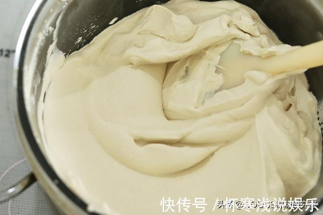 蛋黄|入冬必备的甜点！焦糖饼干咖啡奶油蛋糕，爱上这香浓的美味