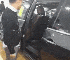 |搞笑GIF:姑娘,我是有点担心啊!突然爆了怎么办