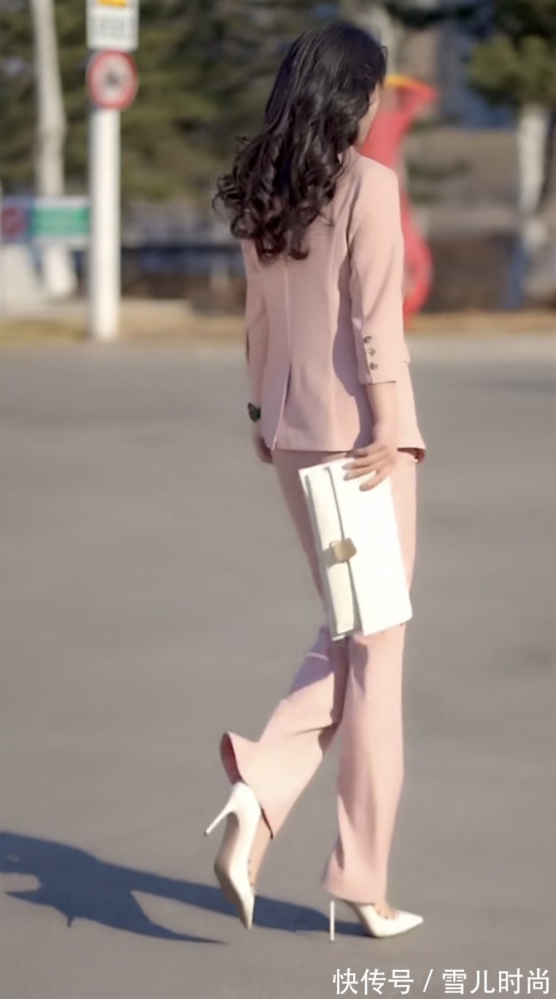 职业套装 时尚职业套装搭高跟鞋,简直太nice了,时尚显瘦不失女人味