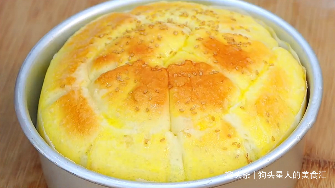 4个鸡蛋一碗面，教你不用烤箱蒸蛋糕，香甜又松软，做法简单易学