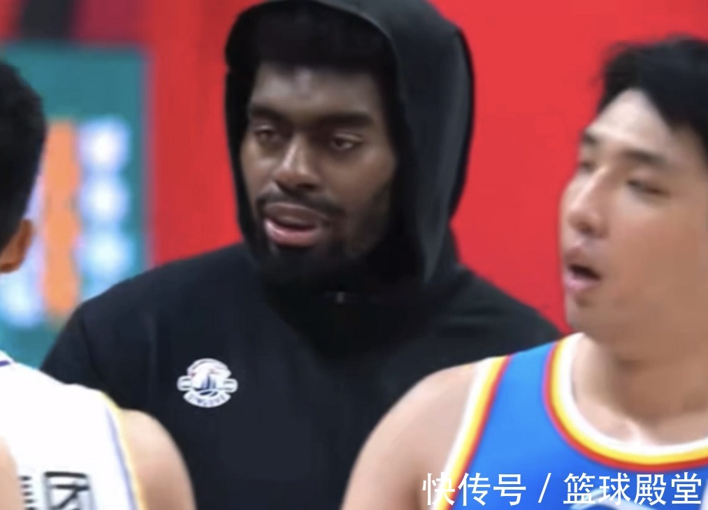 兰兹|北控惨败青岛!吴庆龙+威尔斯抱老马,肘子无奈,兰兹转头离场