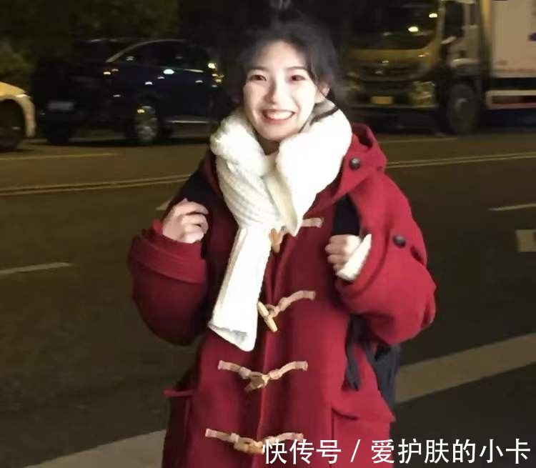 可爱 牛角扣大衣真是时髦又好穿,搭配牛仔裤简直太好看了!