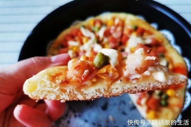 面团|在家做披萨,平底锅就可以,馅多料足,儿子说比外面买的还好吃