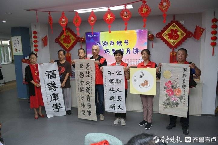 祝福@全国道德模范和志愿者为社区特需家庭送中秋祝福