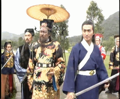 |搞笑GIF:在驾校这样练车 我就不信你练不好