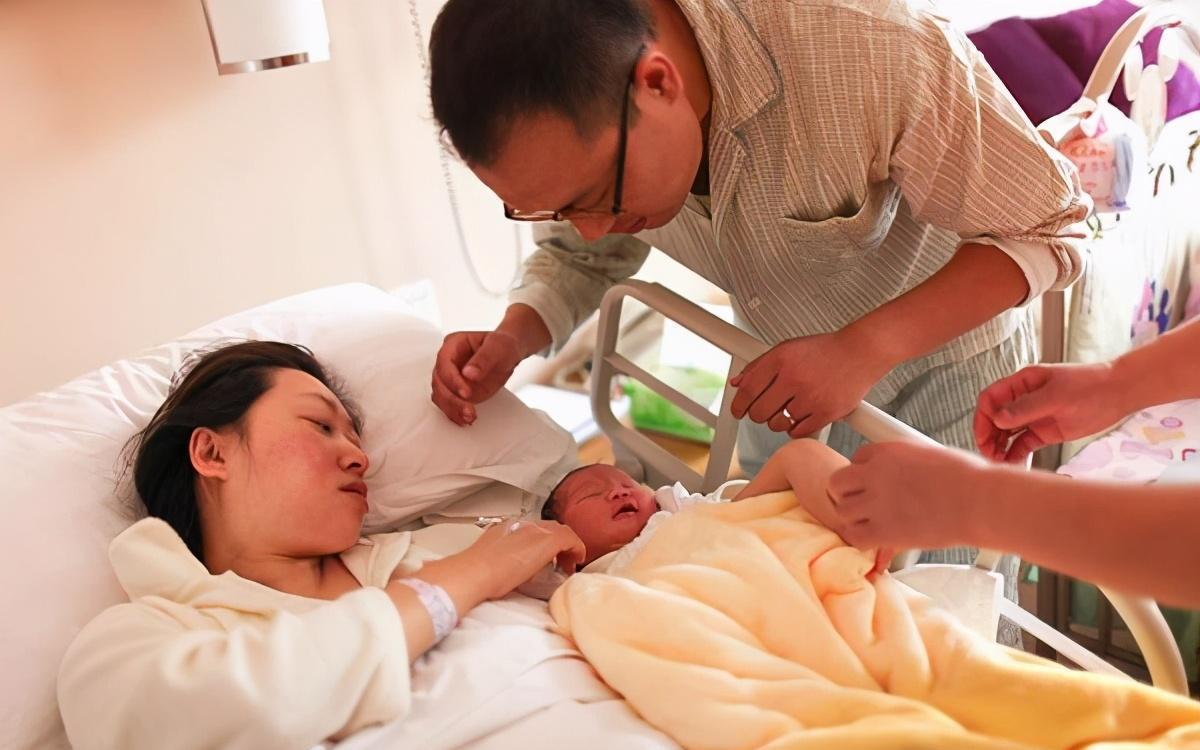 家长|错误的抱姿，很可能让宝宝变成“歪脖子”，3种姿势要注意