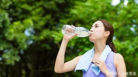 聪明的人，会在此3个“时间段”喝水，一段时间后会发现你瘦了