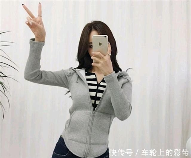 孙允珠|孙允珠丨斑马条纹层叠哑灰带帽运动衫