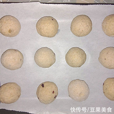 第一次尝试无油无糖全麦欧包，没想到这么好吃