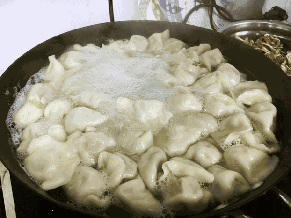 馅料|煮饺子,不要水开就下锅,多加“这一步”,饺子不破皮不粘锅