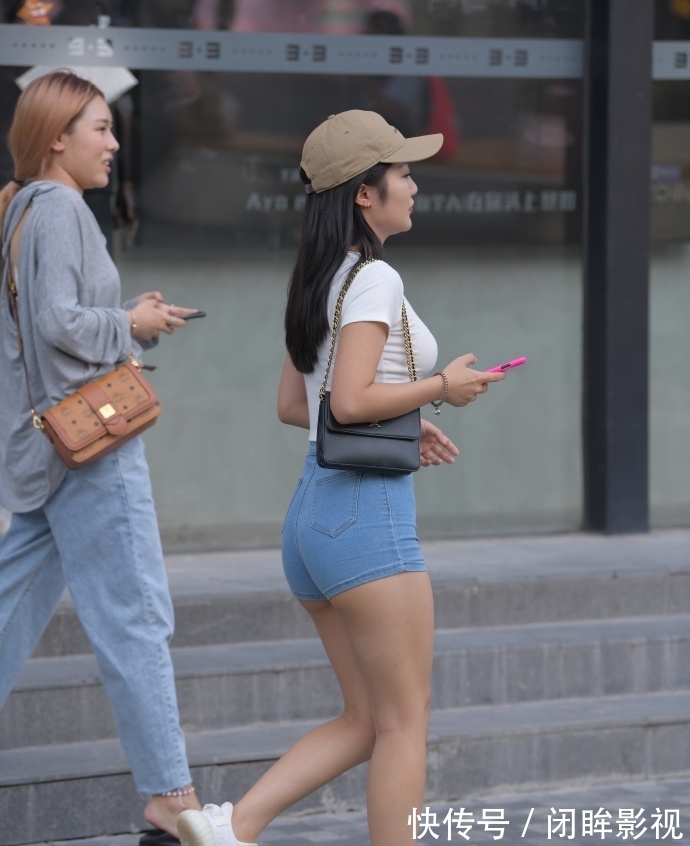 女生 微胖女生的夏季穿搭，休闲显瘦牛仔短裤，轻松解决穿搭问题！