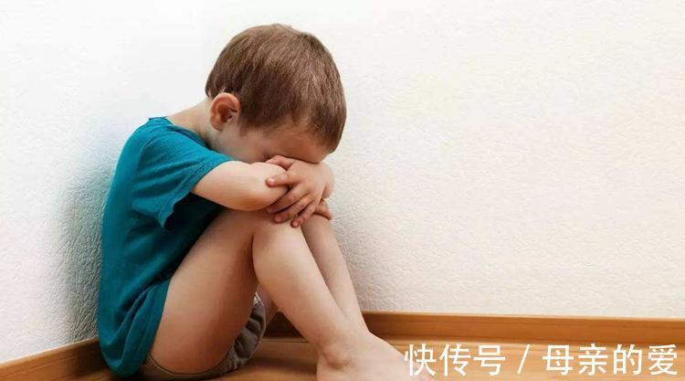 自卑|在三种场合表现得越“懂事”的孩子,长大越自卑,父母却觉得欣慰