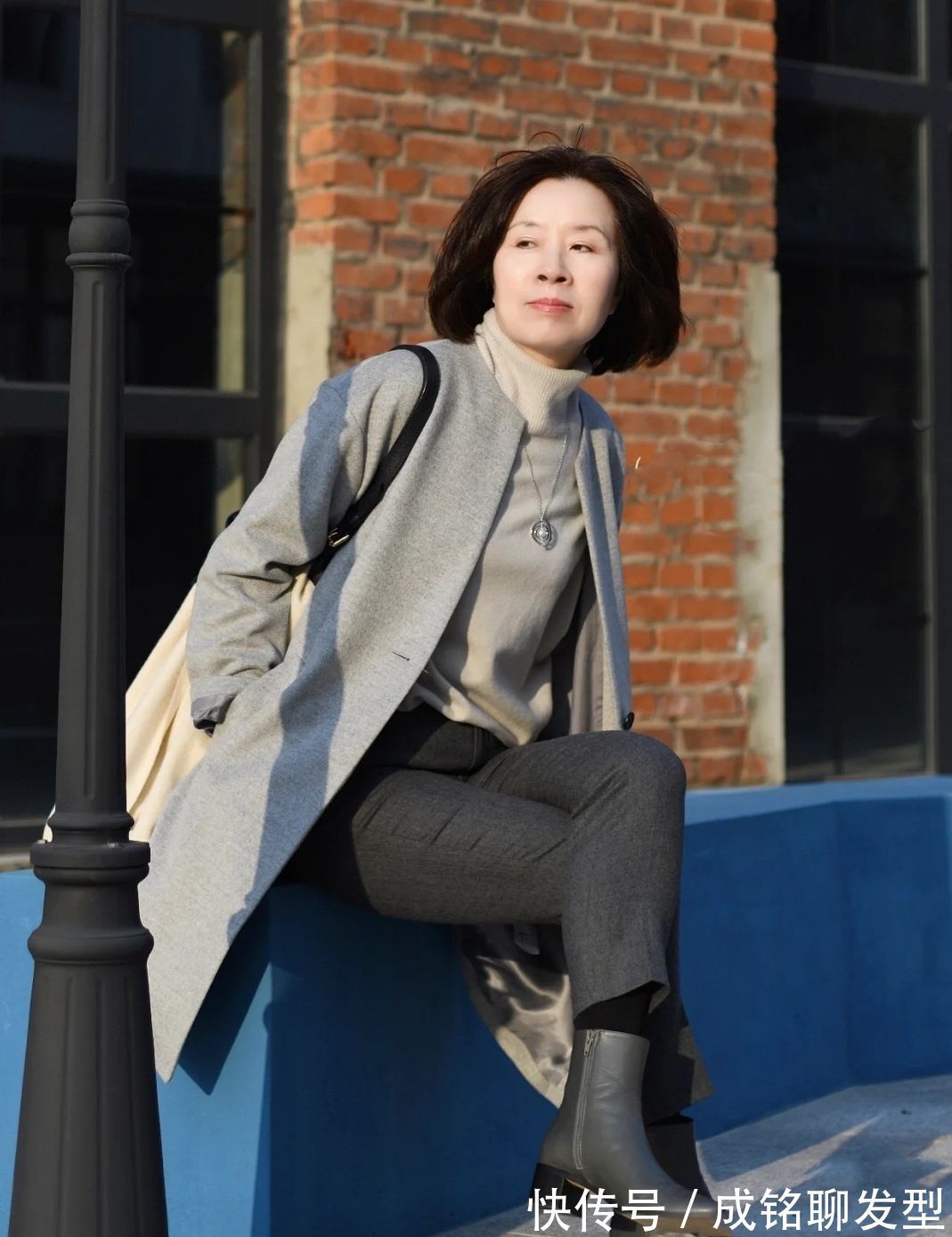 高领衫|会穿的女人不显老,50岁的女人学会这三种搭配,减龄又显优雅美