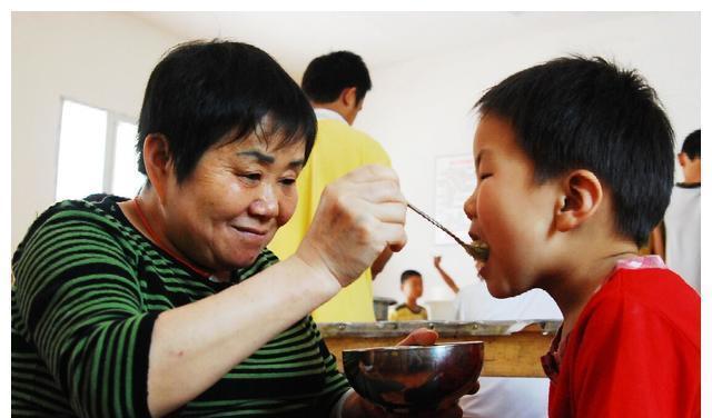 我的兄弟|为啥尽量让亲妈自己带孩子?给你3个理由,看完再做选择也不迟