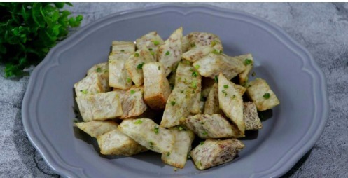 香粉|芋头这样做最好吃,一炸二炒两步搞定,外皮酥脆,内里咸香粉糯