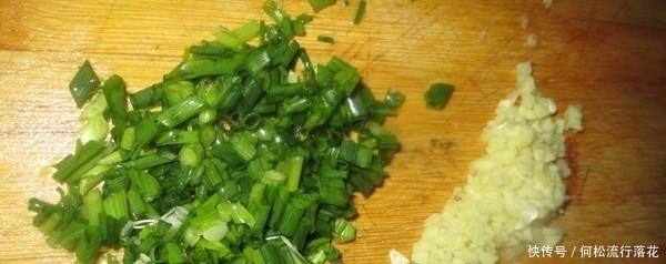 这道菜被称为纯天然“脑黄金”，锌能促进发育，孩子常吃脑