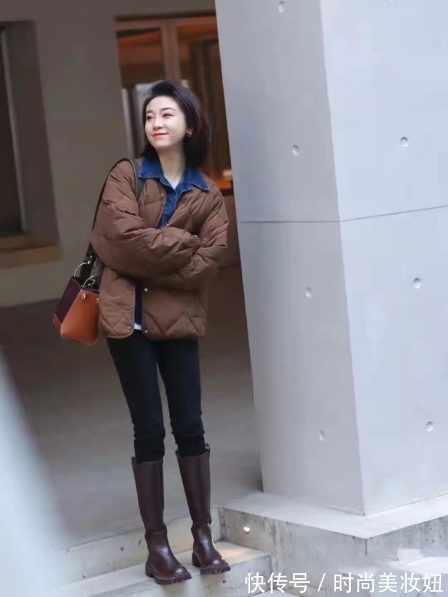 牛仔 平平无奇的“牛仔衬衫”,用这4种搭配技巧,洋气又显气质