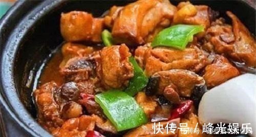 炖鸡|别再用凉水或开水炖鸡了，学会这招，鸡肉鲜嫩，鸡汤更香浓！