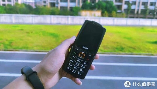 手机|AGM M6，这可能是目前最酷的功能机了