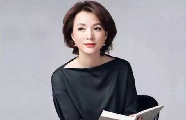 龙洋 中国诗词大会被龙洋主持出新高度,网友称赞她回答的三个问题