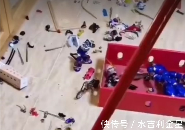 路飞|路飞等身手办碎了一地,看着真令人心疼