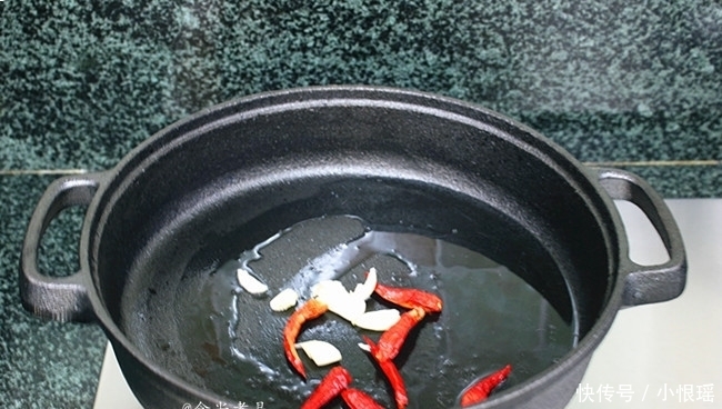 春季多吃此菜，提高免疫力，防便秘更苗条，大厨说：手撕才正确