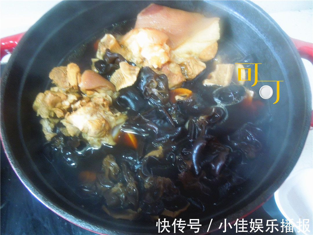 肉香满溢的蹄髈烧法,笋干和木耳更受欢迎,炖一锅一家人吃两餐