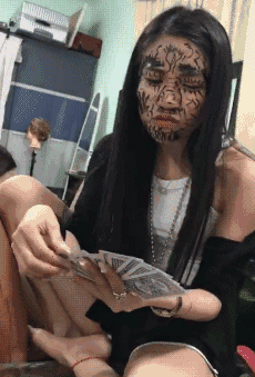 |搞笑动图:上一秒很帅,下一秒很疼!