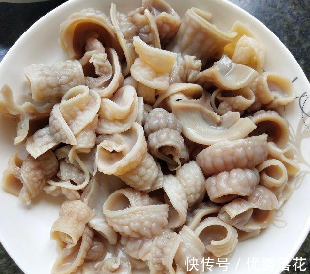 下饭|尖椒炒鱼肚,鱼肚爽脆,带点微辣,很下饭!