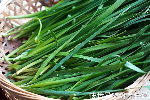 包饺子还是素馅更香,闻着就流口水,吃一次5块钱,给肉都不换