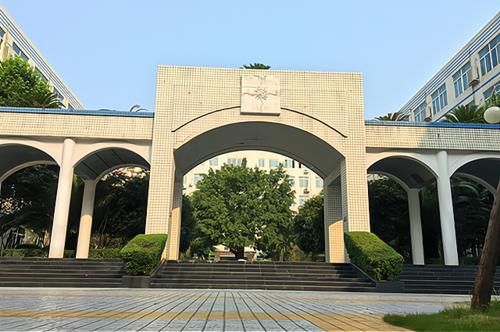 乐山实力强劲的3所高中，校内学霸云集，被称为“重本大本营”