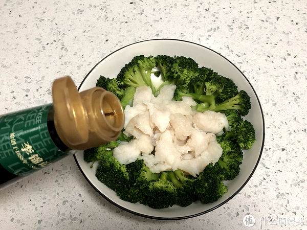 营养价值|西兰花别再炒着吃了，配上鱼片，上锅简单蒸一下，营养美味特省事