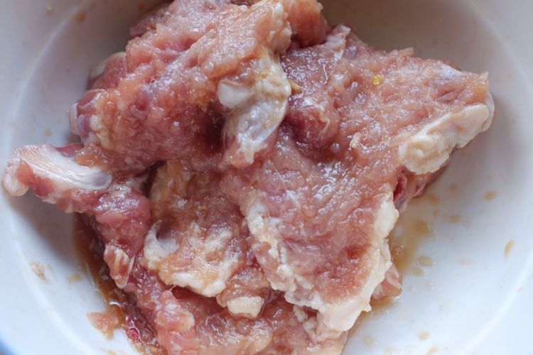 猪大排这样做嫩而不柴，酱香味浓郁，百吃不厌