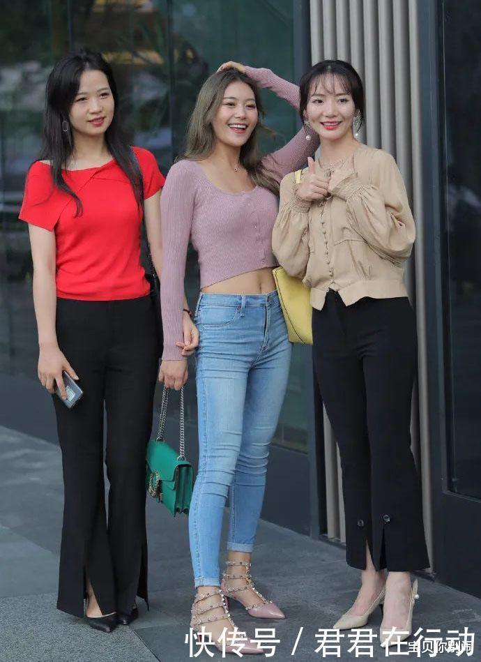 臃肿|牛仔裤怎么穿搭显瘦不臃肿试试搭一件针织小开衫，时尚又显身材