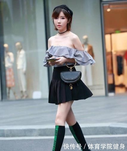 百褶裙 一字肩皱褶衫搭配黑色短裙,气质迷人,时髦又洋气!