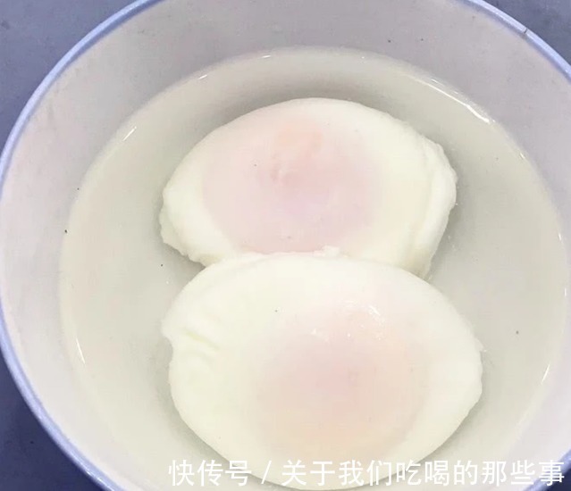 如何煮出完美荷包蛋?分享3种做法,个个圆润光滑,不散花不起沫