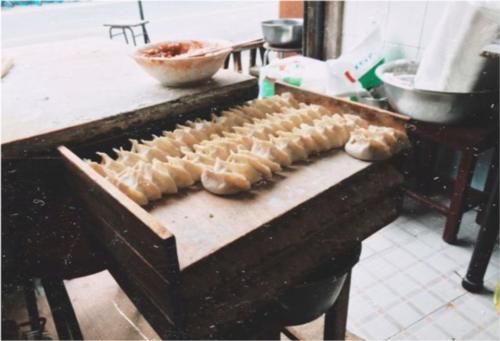 全上海最实惠的点心店，牛肉清汤1元1碗锅贴6元4个，再不吃就没了