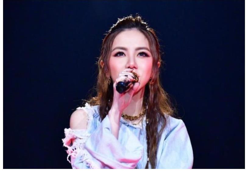 新的心跳|6年前她首次参加《好声音》,今年她正式加盟,成为最年轻女导师?