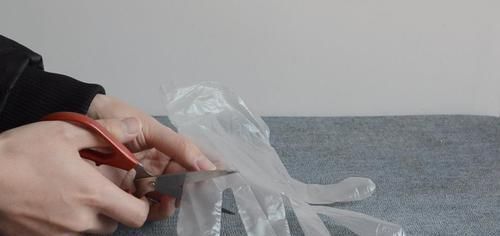 你家有一次性塑料手套吗?这个用途真厉害,解决了很多人的烦恼