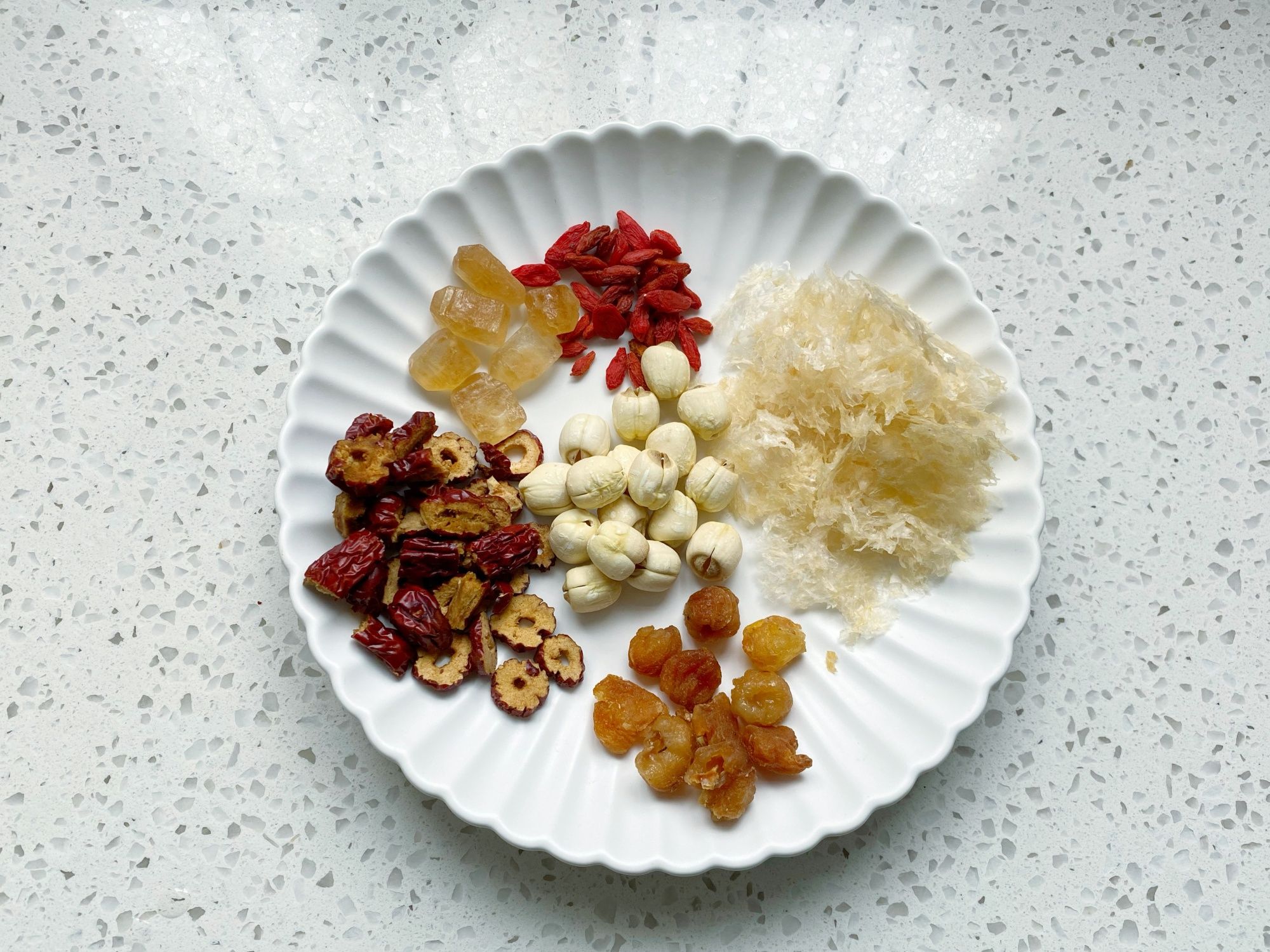 金燕耳|天冷了，女生多喝这汤羹，清心滋润又爽滑，老少皆宜越喝越水灵