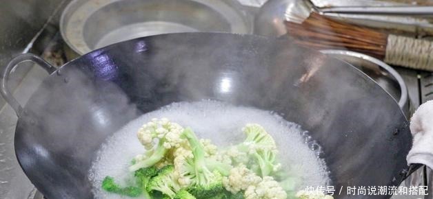  食材|炒花菜很多人都做错了，大厨教你正确做法，看饭店里面是怎么做的